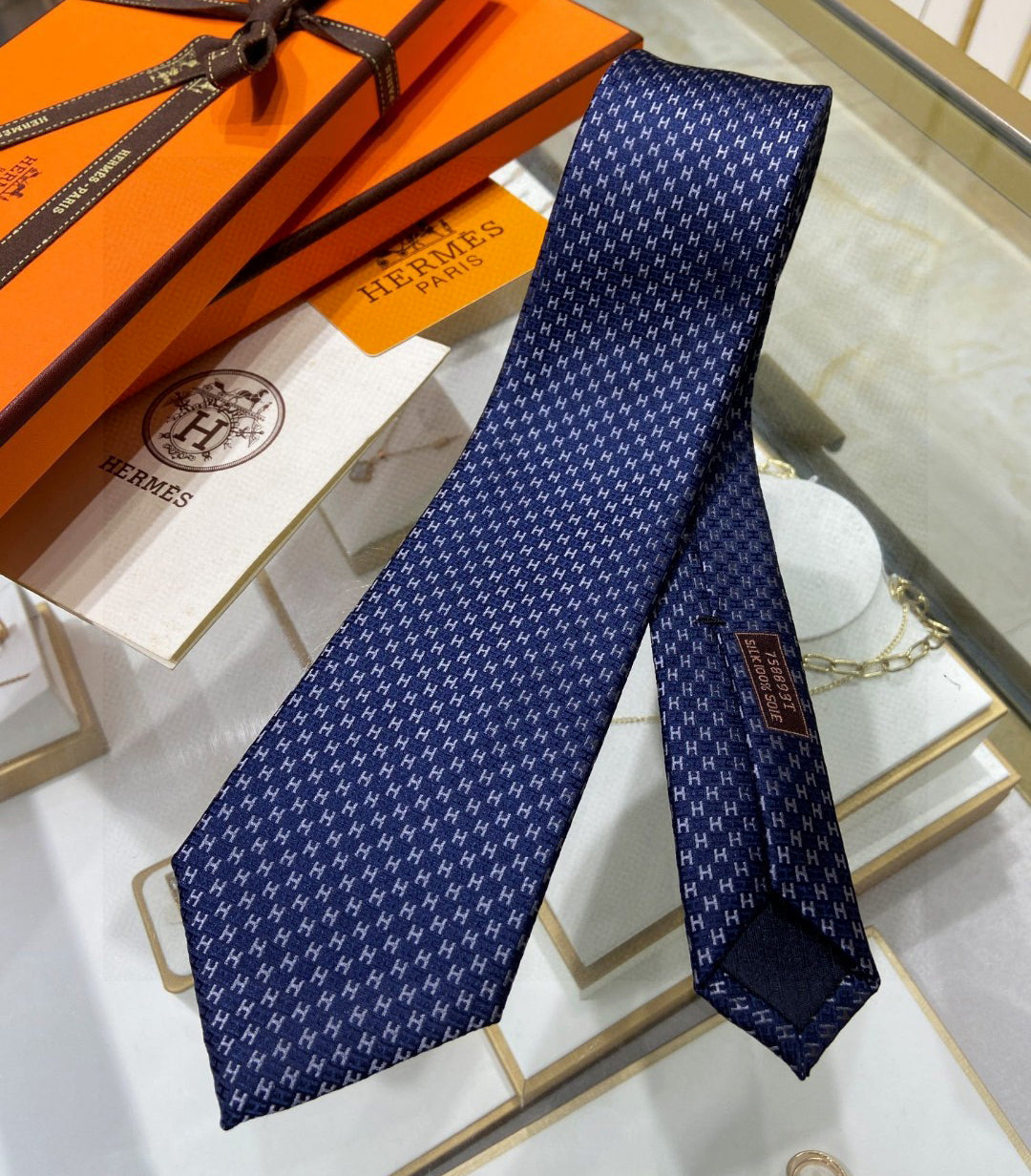 Two-tone H tie 1824053006