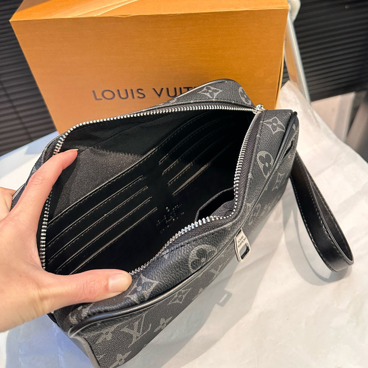 V Classic Pattern Handbag XC24101401