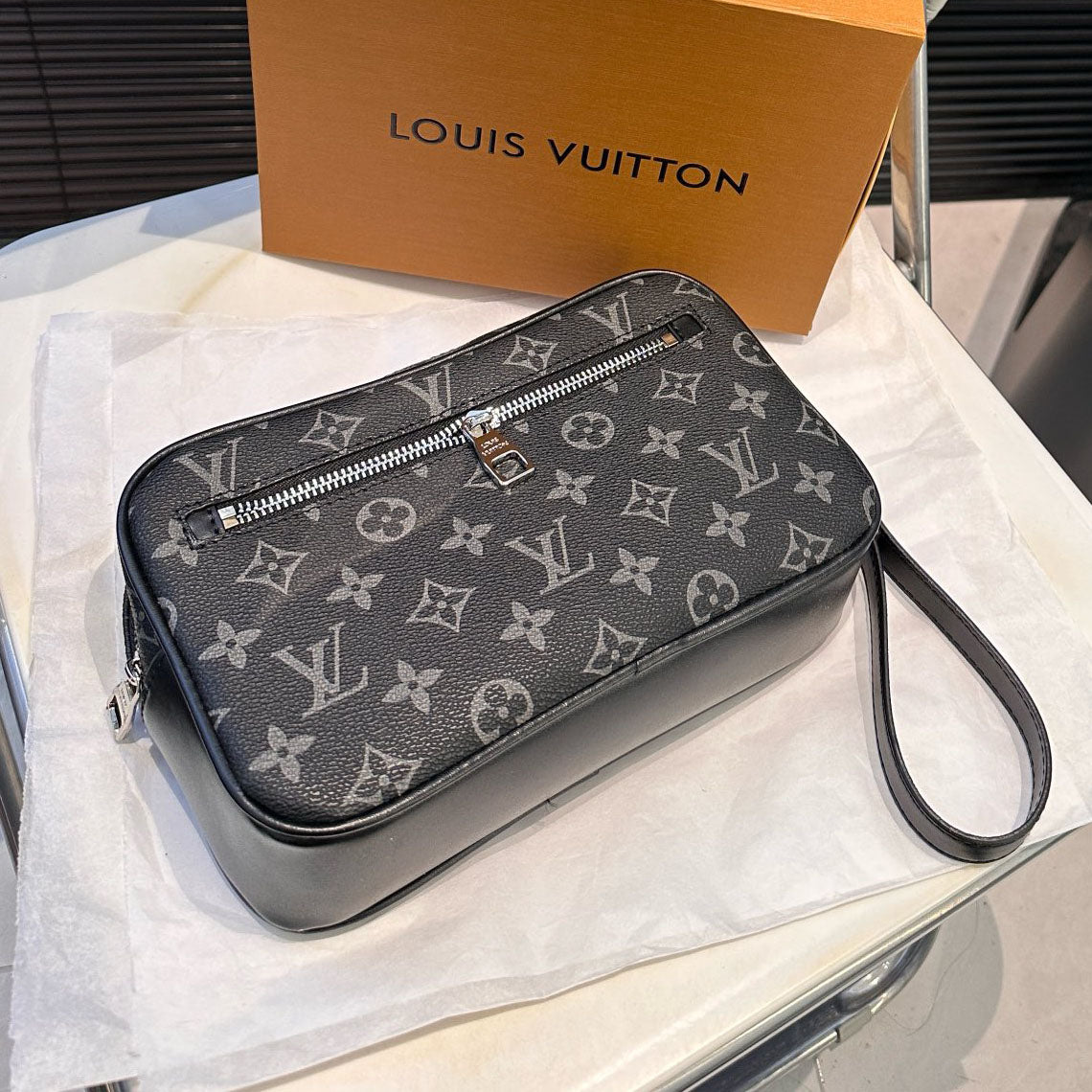 V Classic Pattern Handbag XC24101401