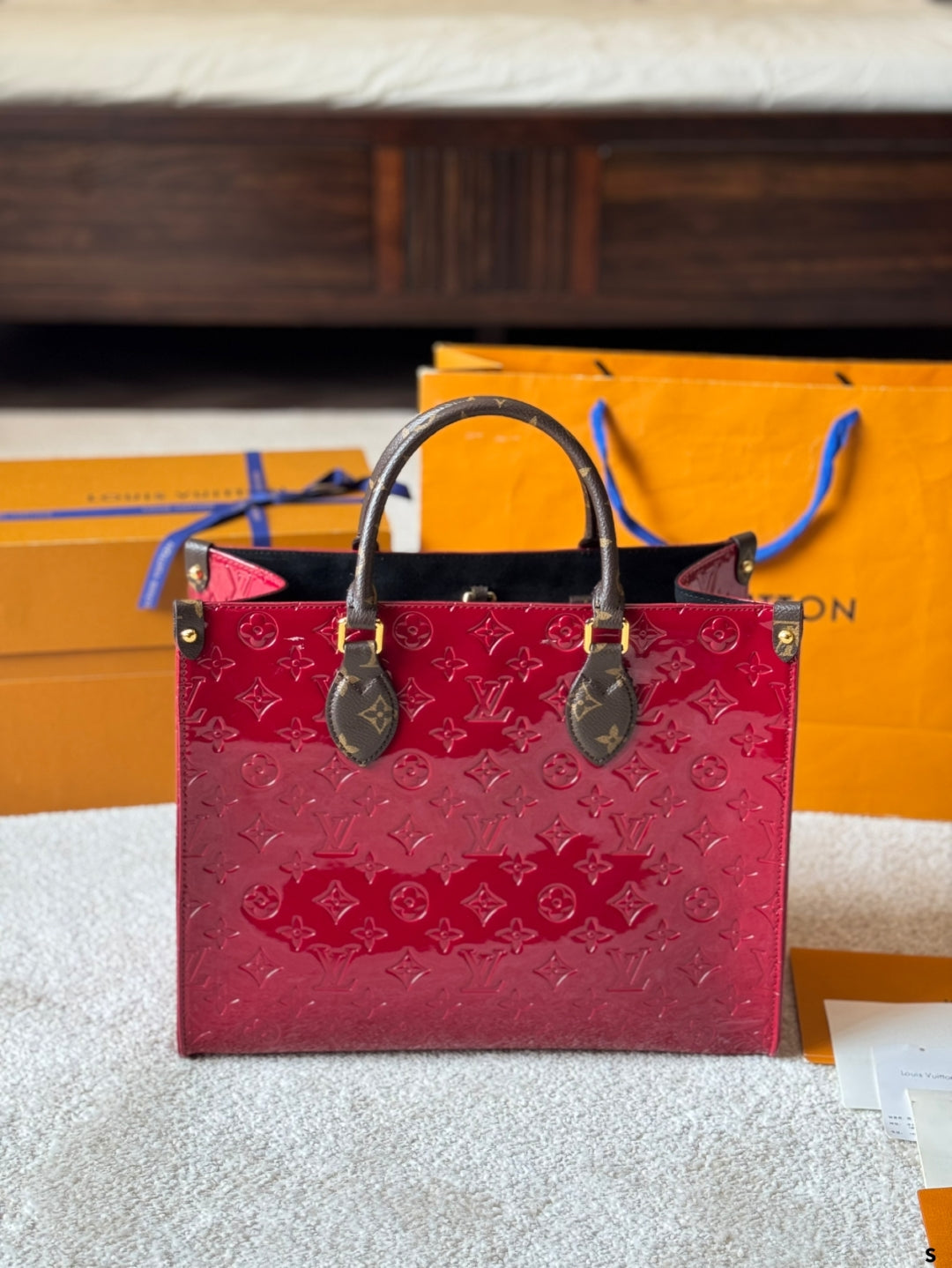 L Patent Leather Onthego Tote 1825040903
