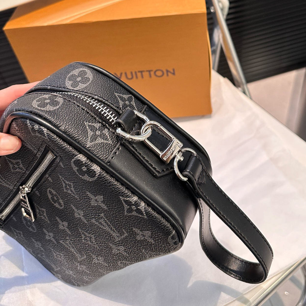 V Classic Pattern Handbag XC24101401