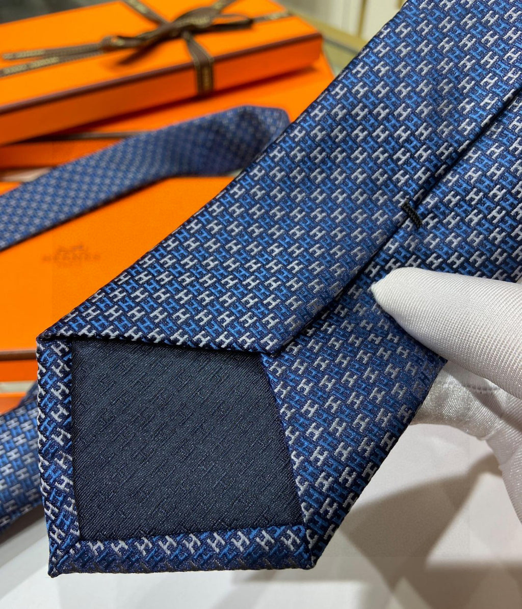Two-tone H tie 1824053006