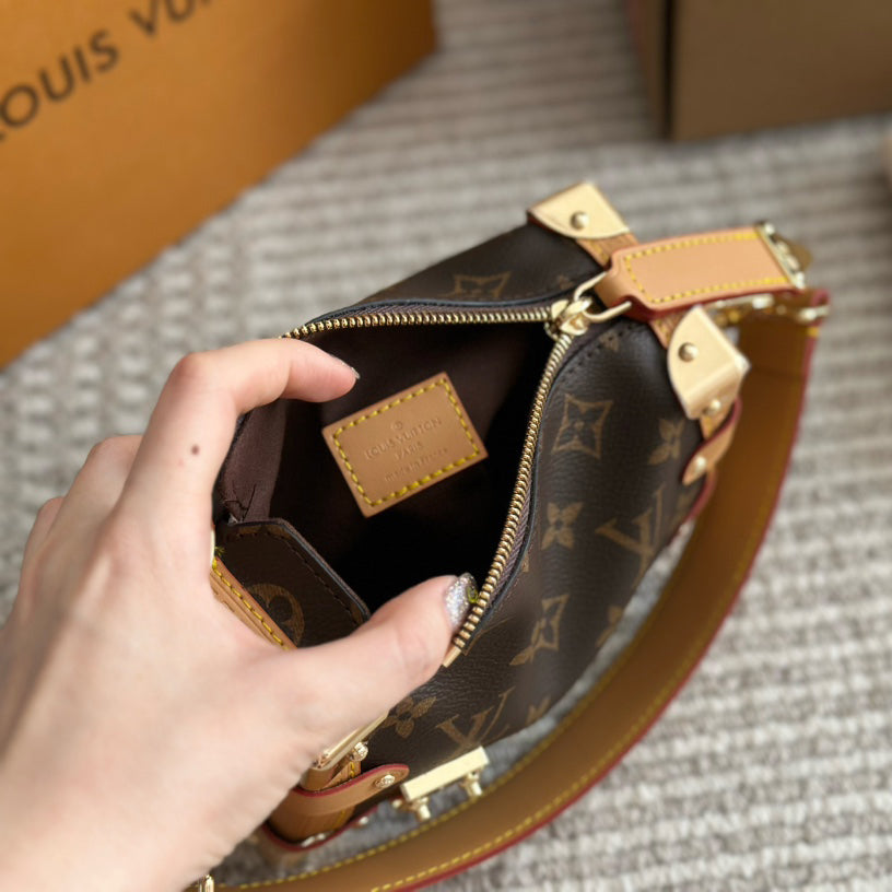 L side trunk mini bag 1824031902