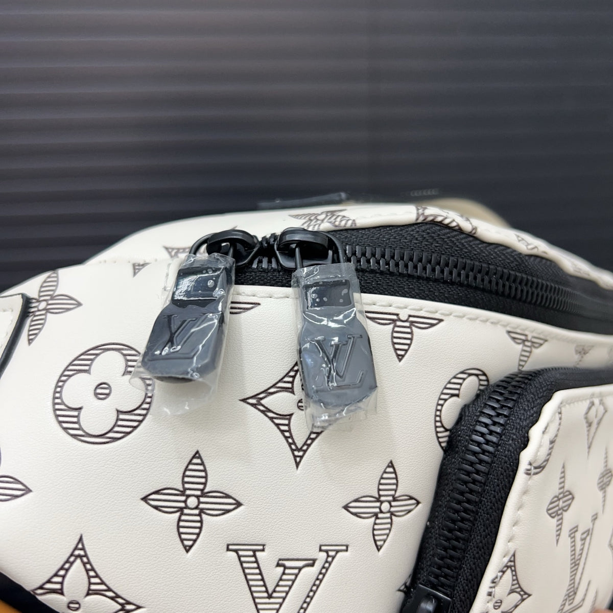 L Bumbag Crossbody chest bag 1825052311