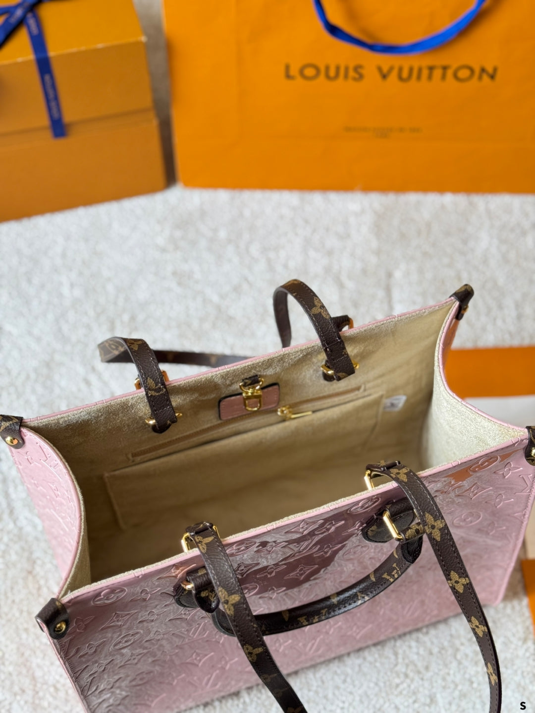 L Patent Leather Onthego Tote 1825040903