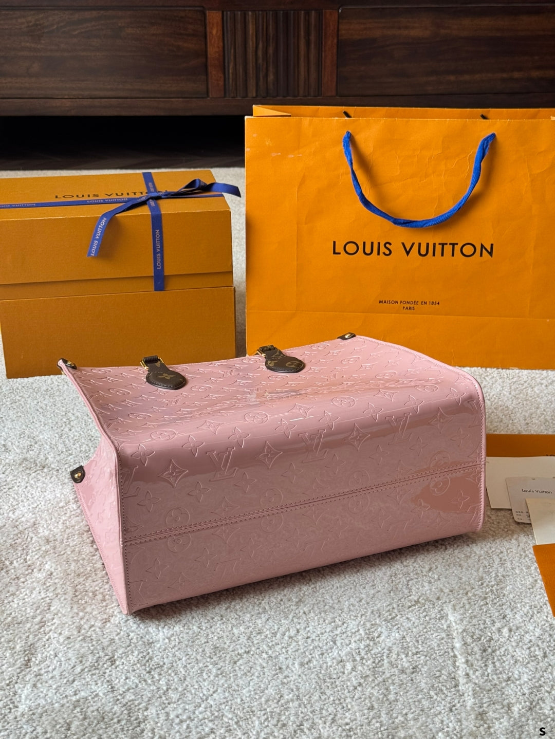 L Patent Leather Onthego Tote 1825040903