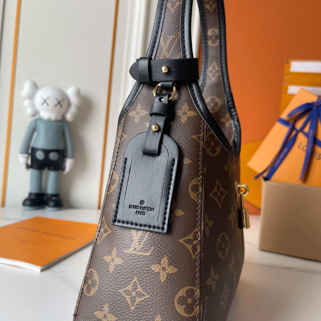 VV The Drop Small Flower Hobo Bag 26010705