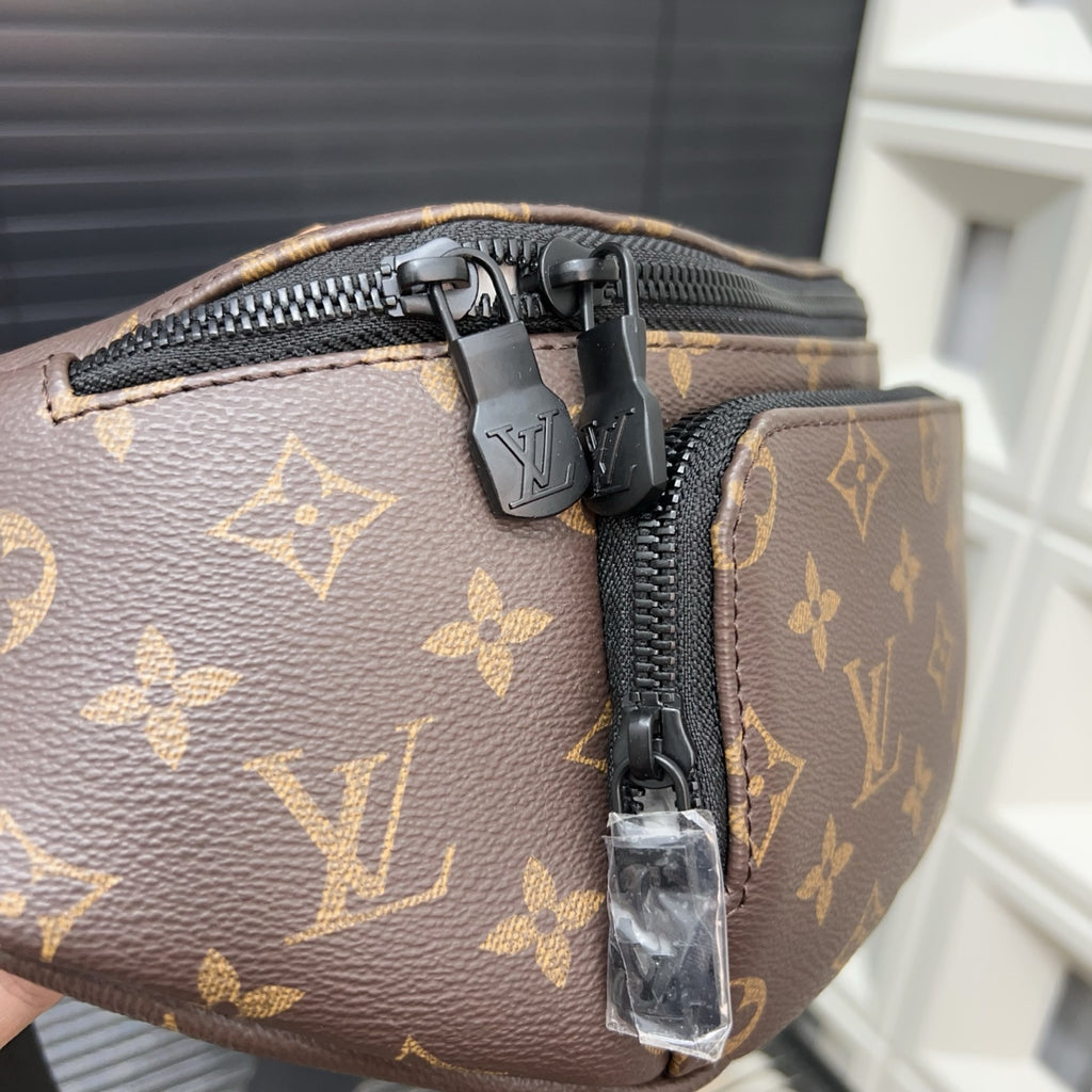 L Bumbag Crossbody chest bag 1825052311