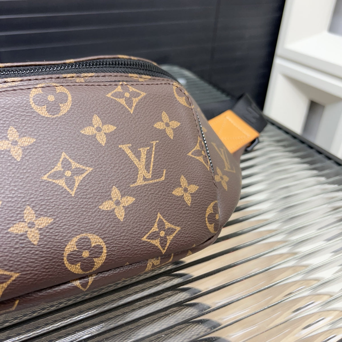 L Bumbag Crossbody chest bag 1825052311