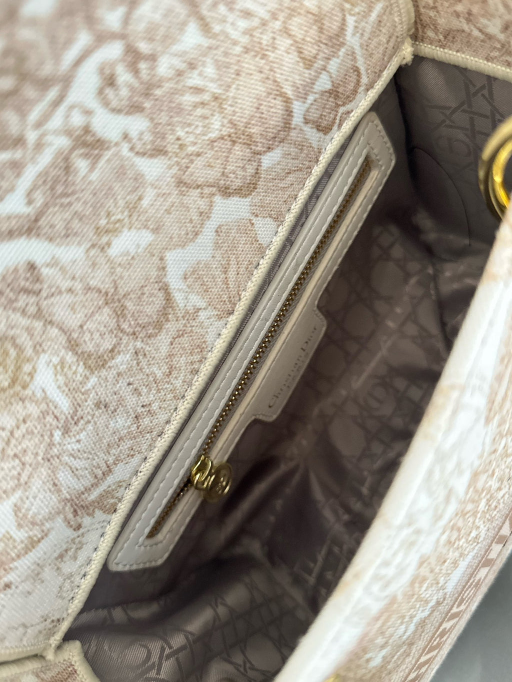 Classic ladies handbag 1824041111