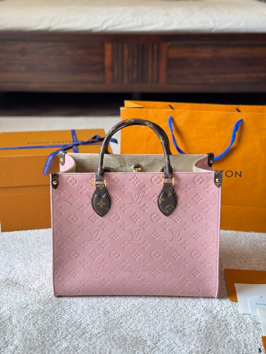 L Patent Leather Onthego Tote 1825040903