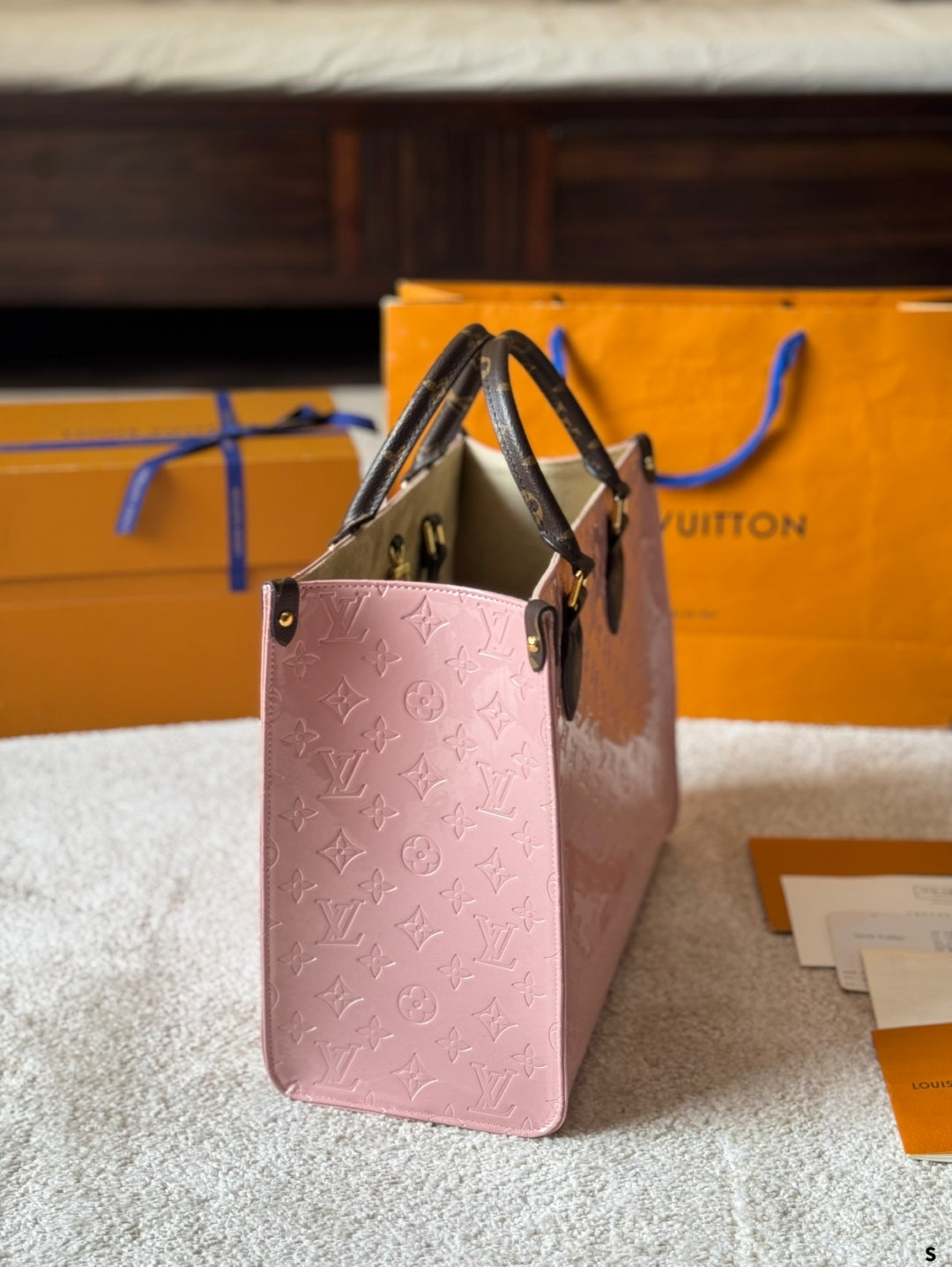 L Patent Leather Onthego Tote 1825040903