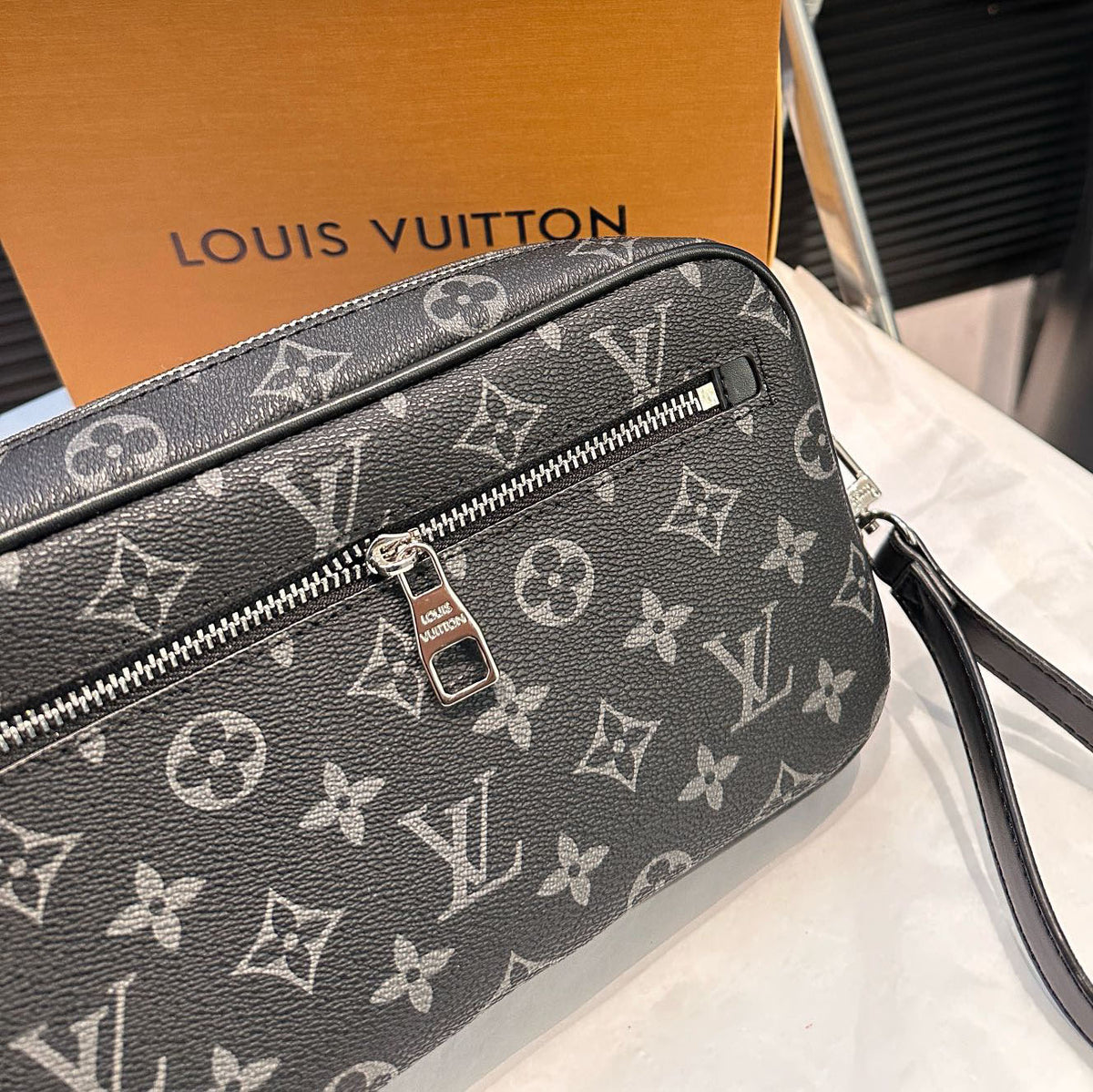 V Classic Pattern Handbag XC24101401