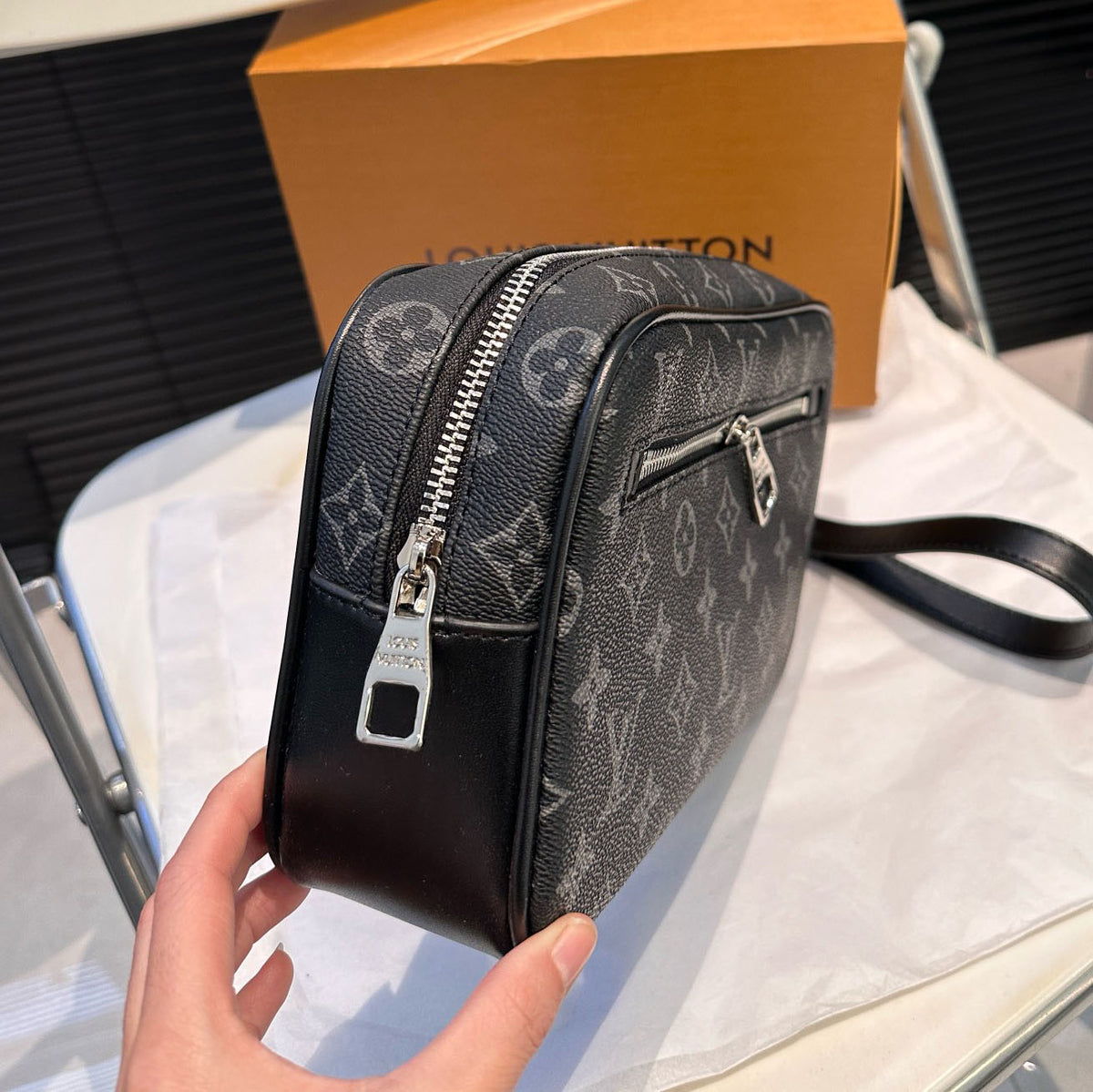 V Classic Pattern Handbag XC24101401