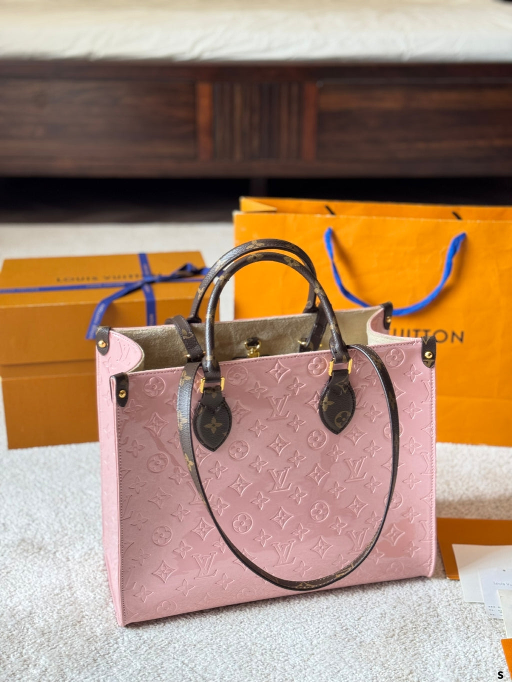 L Patent Leather Onthego Tote 1825040903
