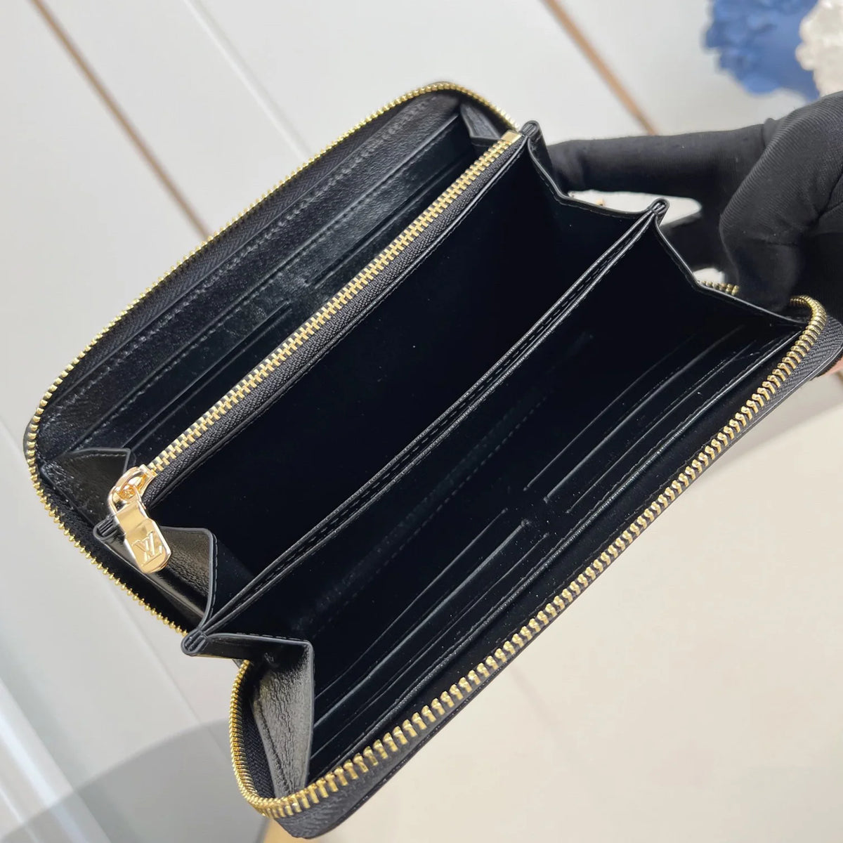 Luxury black color high-quality wallet 1025032403