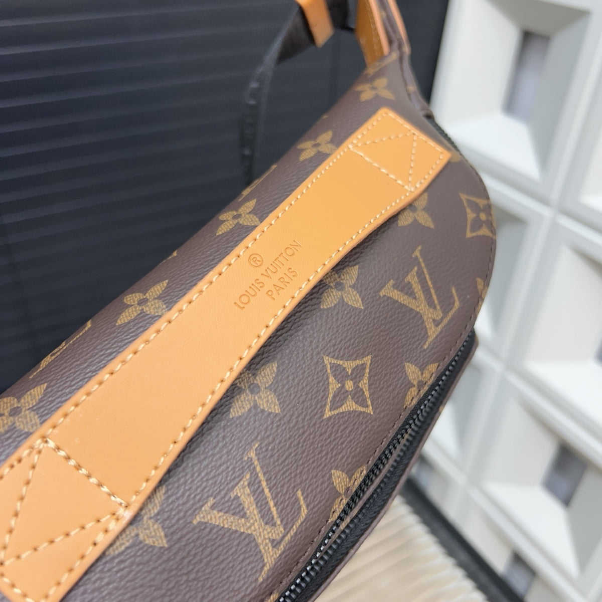 L Bumbag Crossbody chest bag 1825052311