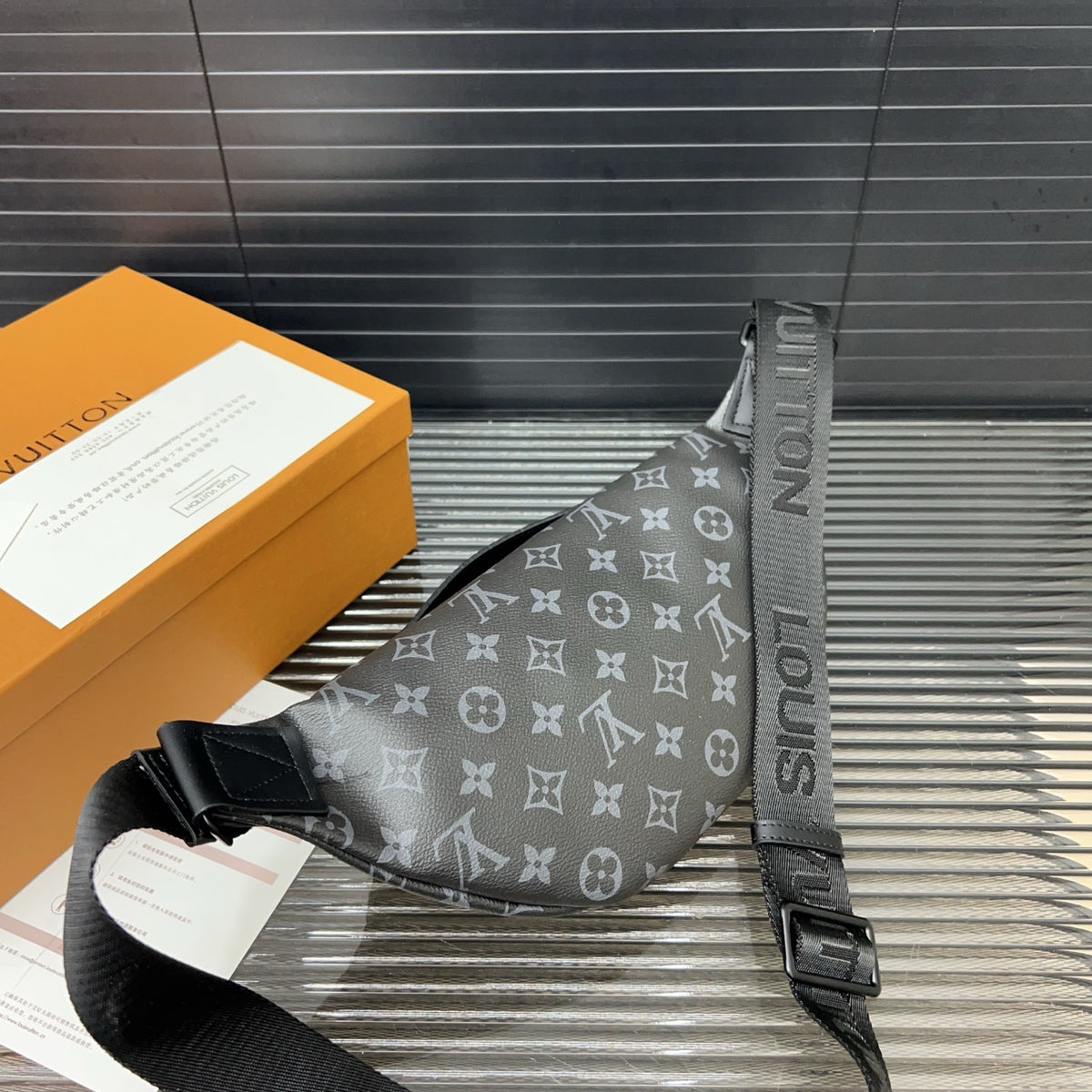 L Bumbag Crossbody chest bag 1825052311