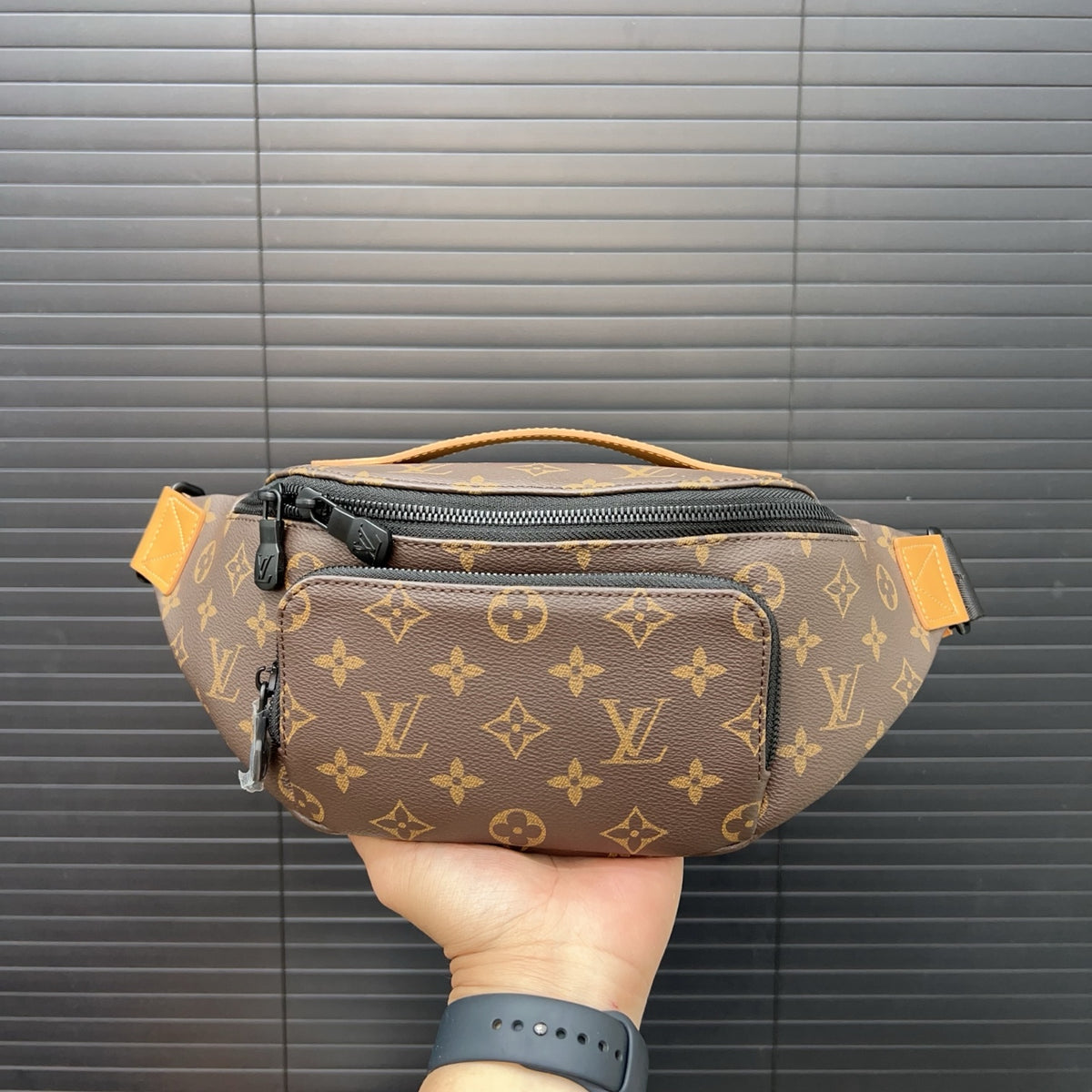 L Bumbag Crossbody chest bag 1825052311