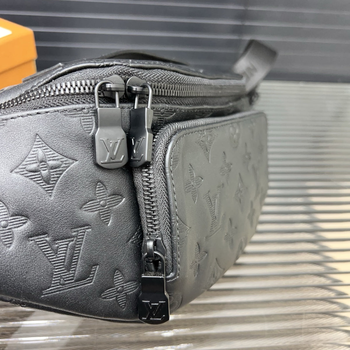 L Bumbag Crossbody chest bag 1825052311