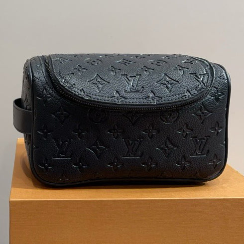 Classic chic and versatile wash bag 1024122301