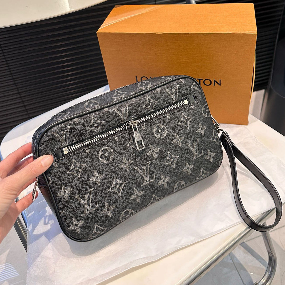 V Classic Pattern Handbag XC24101401