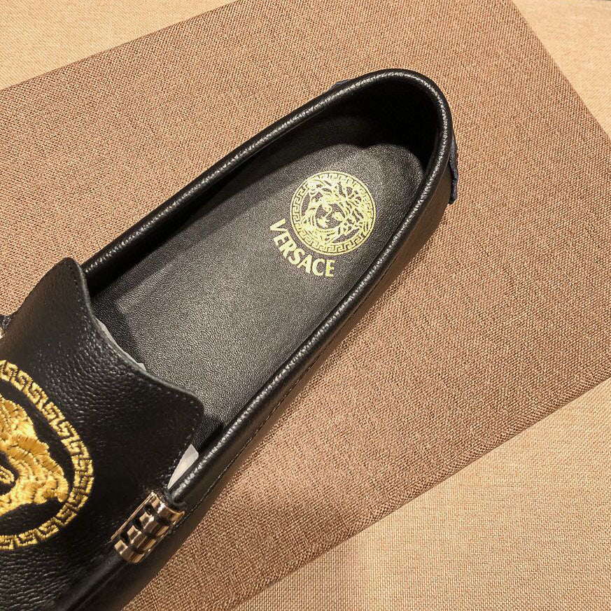 VS Medusa Embroidered Driver Shoes 1824091905
