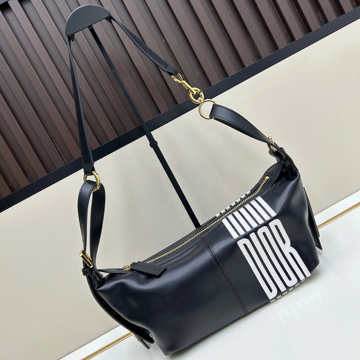 New Classic Versatile Handbags 1025050814