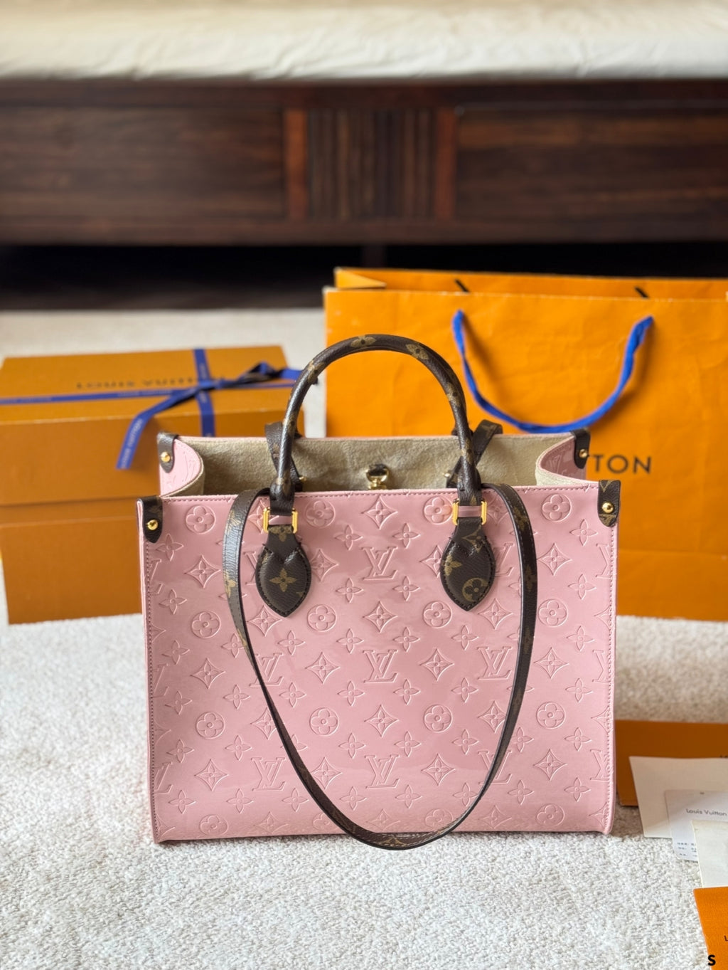 L Patent Leather Onthego Tote 1825040903