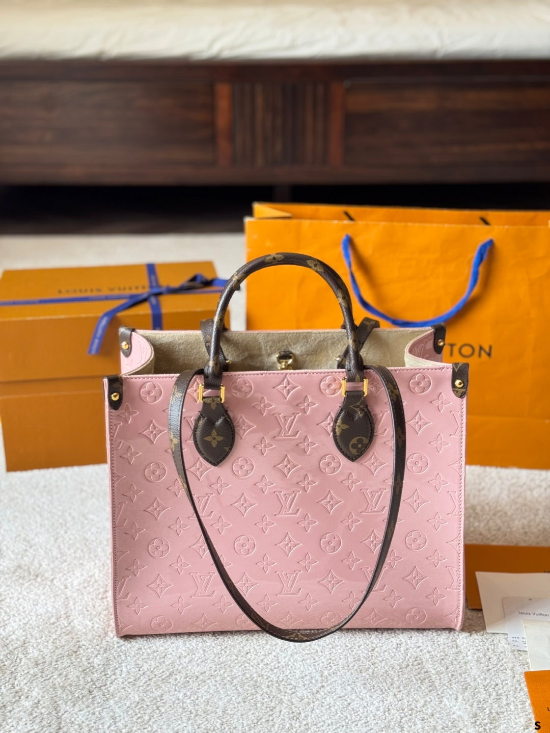 L Patent Leather Onthego Tote 1825040903