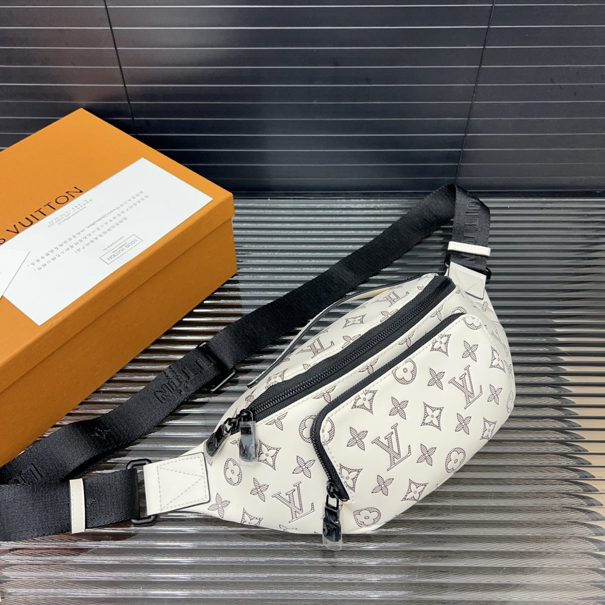 L Bumbag Crossbody chest bag 1825052311