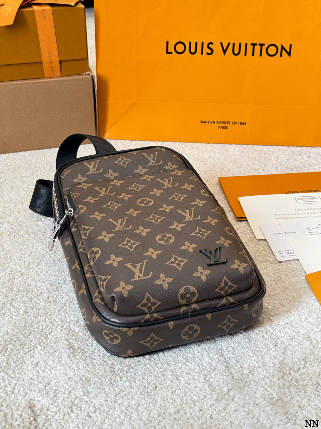 VV chest bag 1825111306