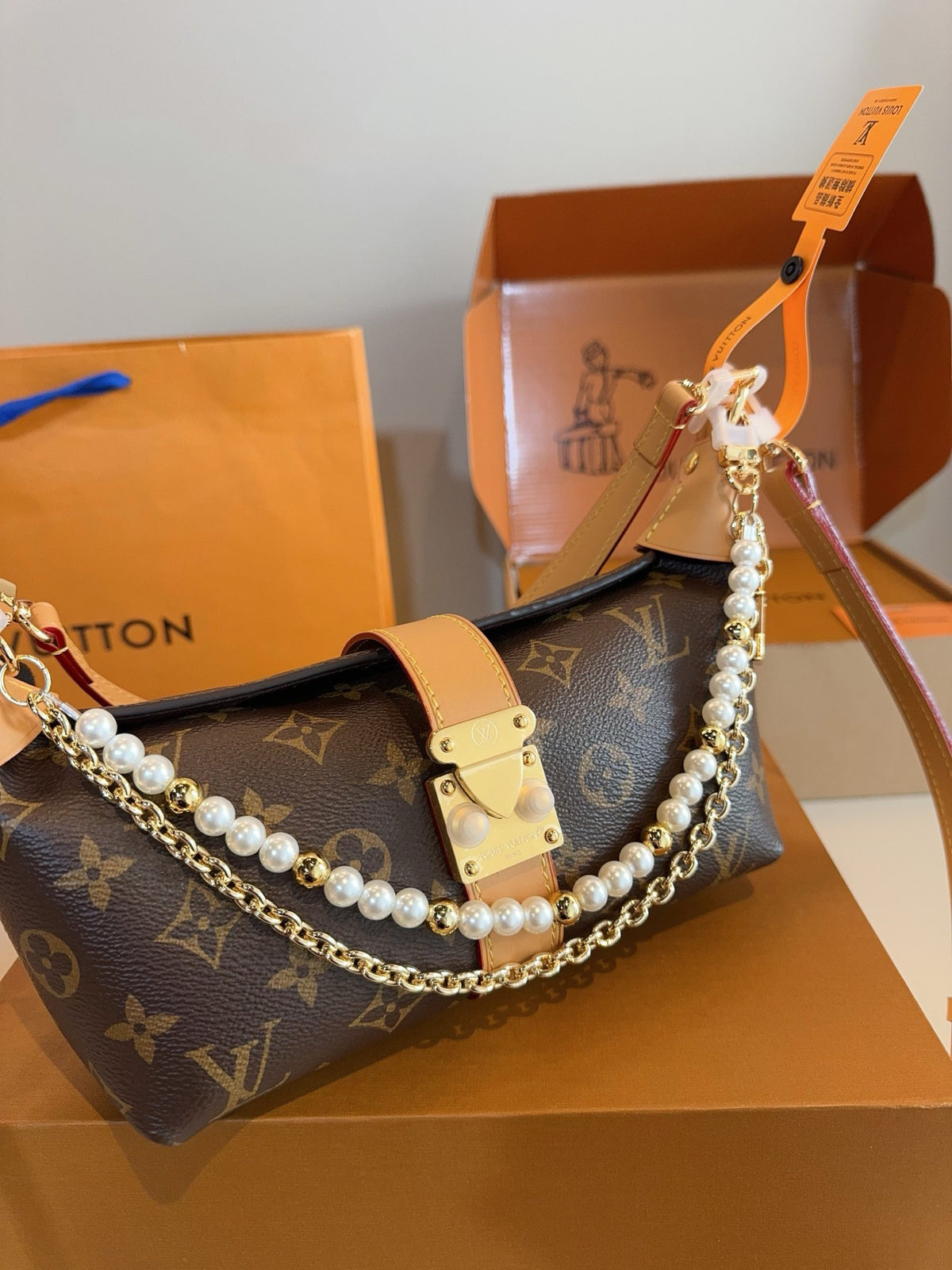 VV single shoulder bag 1825112708