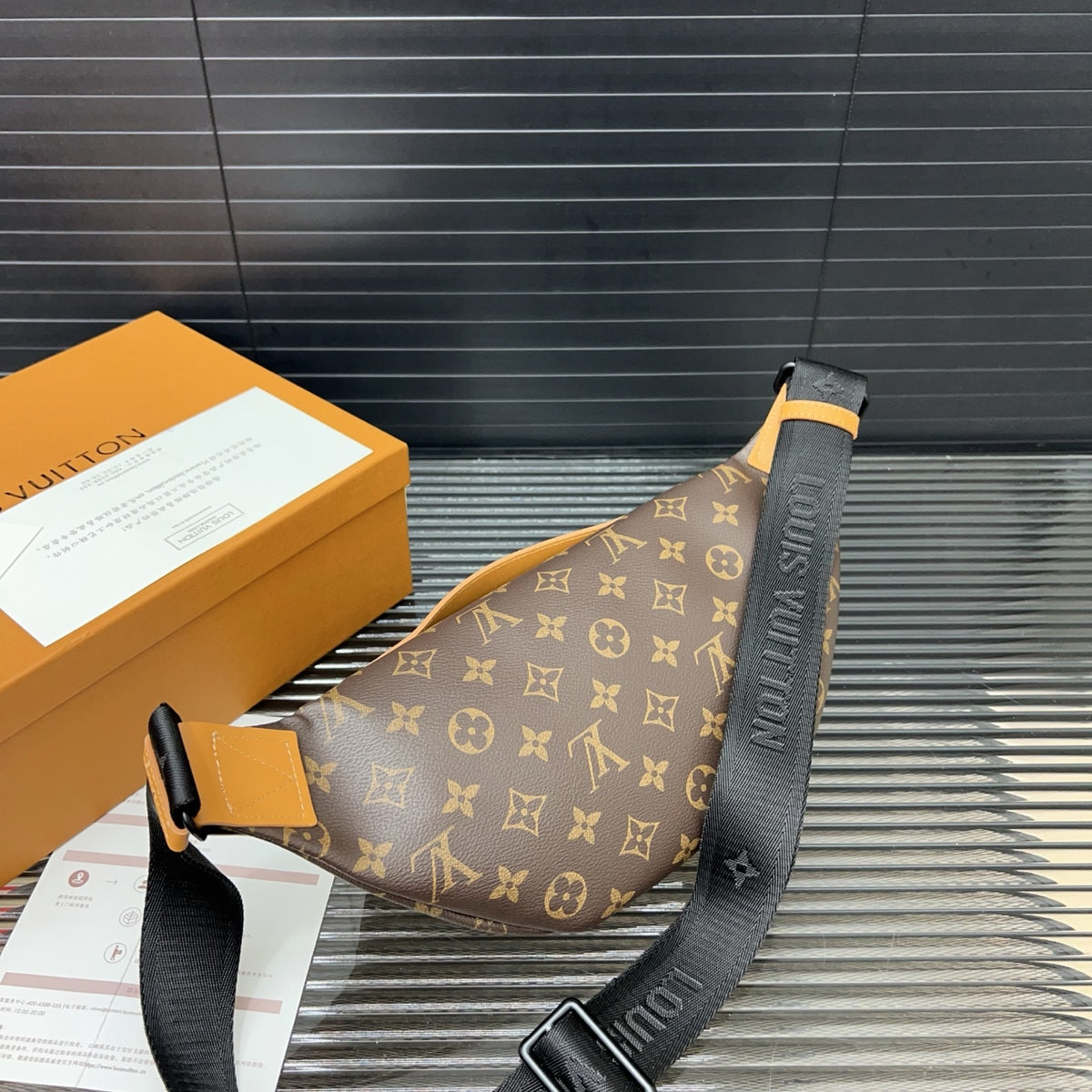 L Bumbag Crossbody chest bag 1825052311